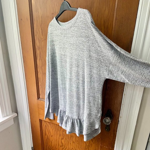 Banana Republic Lightweight Long Sleeve Sweater in Grey [L] - Picture 3 of 6